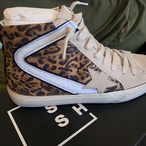ShuShop Leopard Print High-Top Sneakers with White Accent - New In Box